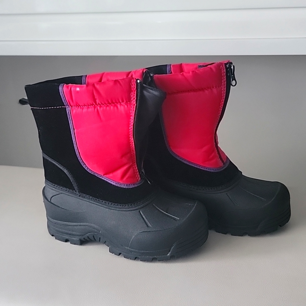 Snow boots size 2